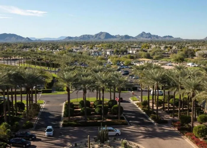 Holiday home Sanctuary In 1bd With Amenities Fitness Room, Pools Etc *